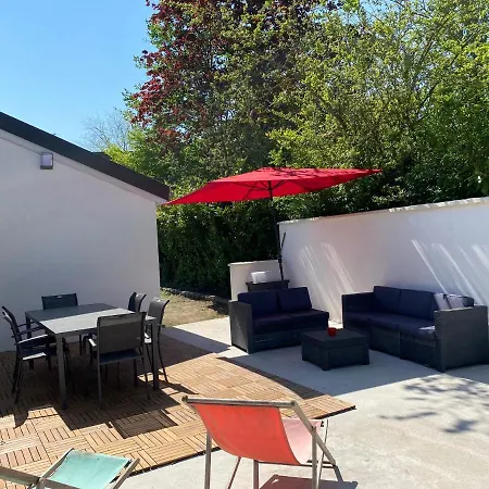 Entouree De Verdure Avec Parking Prive Villa Halluin