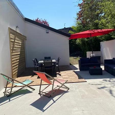 Entouree De Verdure Avec Parking Prive Villa Halluin