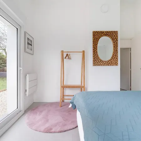 Entouree De Verdure Avec Parking Prive Halluin