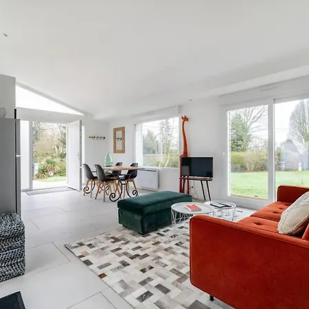 Entouree De Verdure Avec Parking Prive Villa Halluin