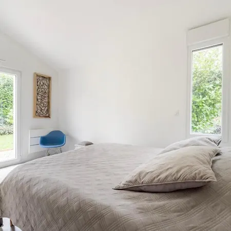 Villa Entouree De Verdure Avec Parking Prive *