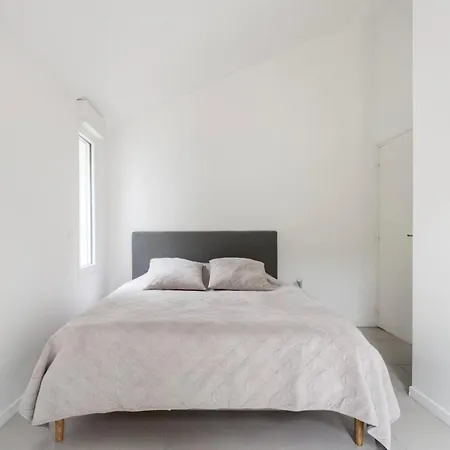 Villa Entouree De Verdure Avec Parking Prive *