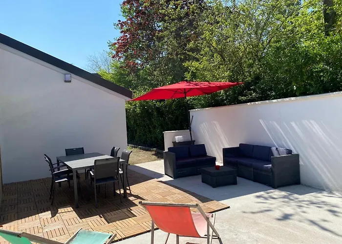 Entourée De Verdure Avec Parking Privé Villa Halluin