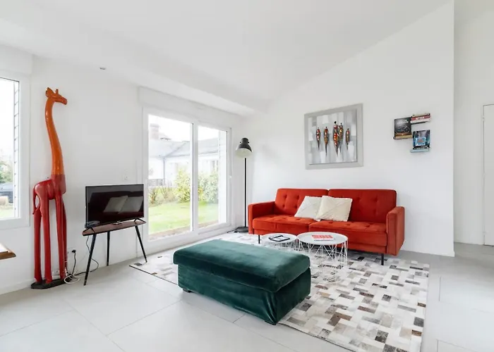 Entourée De Verdure Avec Parking Privé Villa Halluin