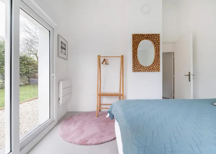 Entourée De Verdure Avec Parking Privé Halluin